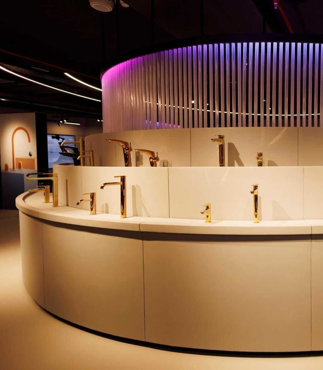Roca faucet & fittings display